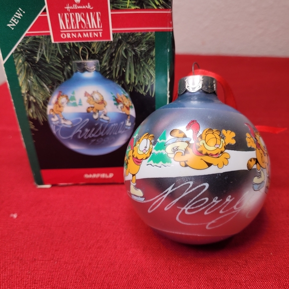 1990 Rare Hallmark keepsake Garfield ice skating ball ornament Jim Davis - Picture 1 of 9